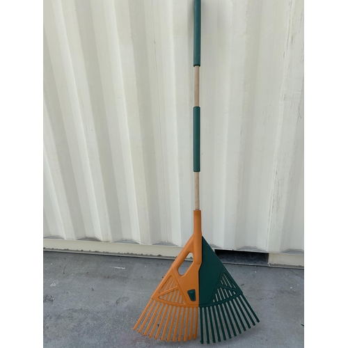 142 - T-Rex Garden Leaf Rake (Unused)