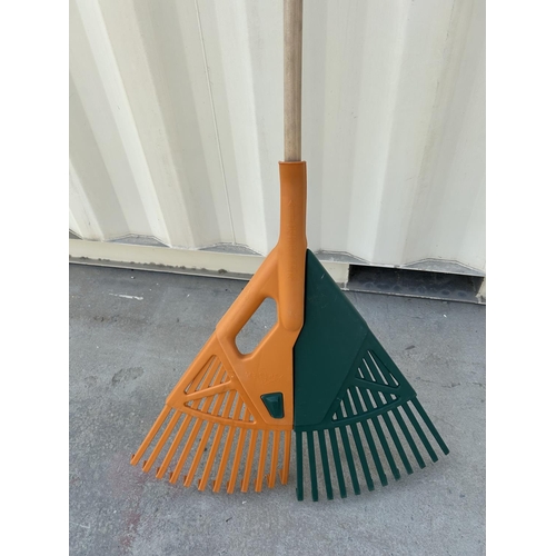 142 - T-Rex Garden Leaf Rake (Unused)