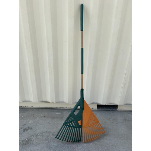 143 - T-Rex Garden Leaf Rake (Unused)