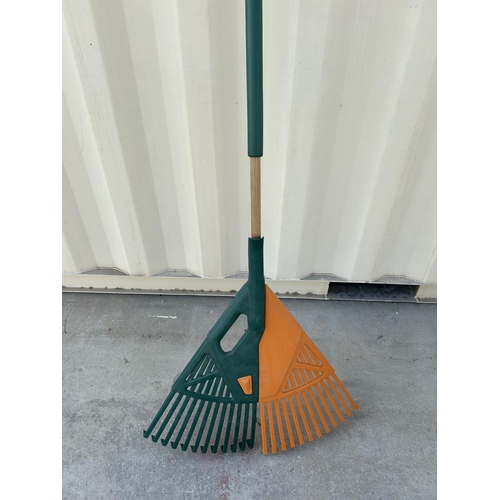 143 - T-Rex Garden Leaf Rake (Unused)