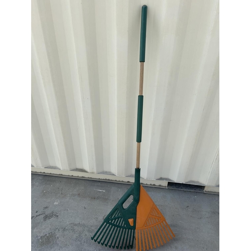 143 - T-Rex Garden Leaf Rake (Unused)