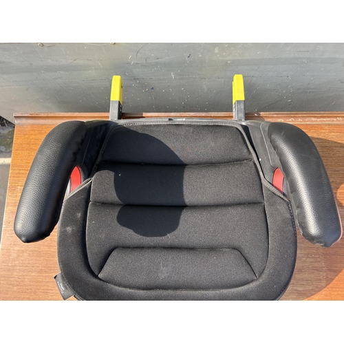 174 - Per-Perego Viaggio 2-3 Shuttle Booster Car Seat