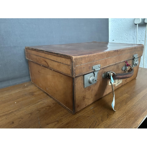 136 - Antique Circa 1910 English Edwardian Gentleman's Travel Leather Suitcase with Keylock