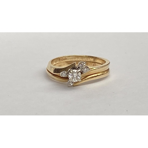 252 - Yellow & White 14ct Ring with Center Diamond 3.8gr