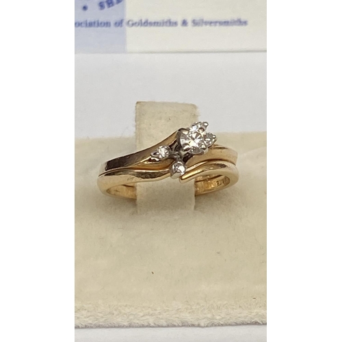 252 - Yellow & White 14ct Ring with Center Diamond 3.8gr