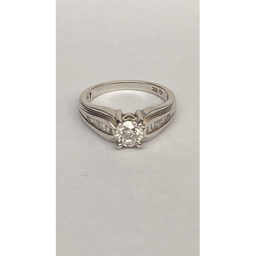 253A - Solid White Gold 14ct Engagement Ring with Center Diamond (Total Weight 4.4gr)