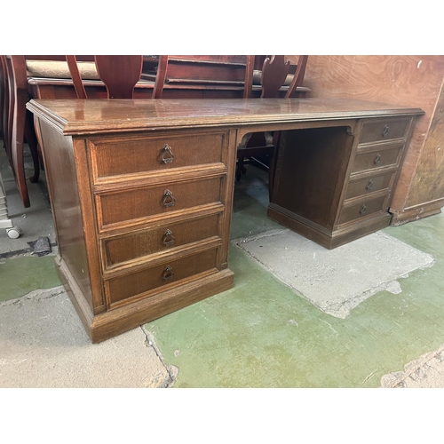 314 - Vintage Solid Oak Classic Kneehole Desk with Multiple Drawers (187 W. x 50 D. x 73cm H.)