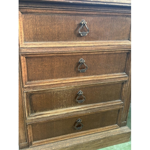 314 - Vintage Solid Oak Classic Kneehole Desk with Multiple Drawers (187 W. x 50 D. x 73cm H.)