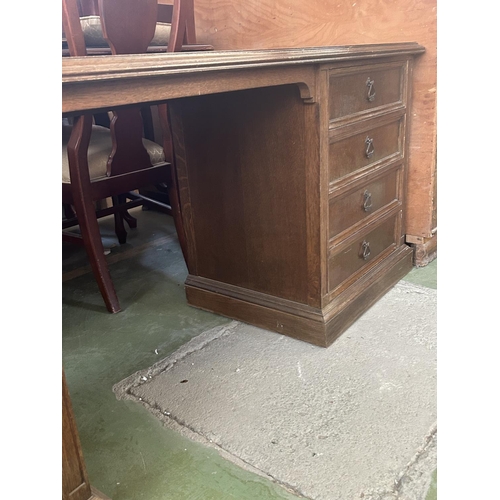 314 - Vintage Solid Oak Classic Kneehole Desk with Multiple Drawers (187 W. x 50 D. x 73cm H.)
