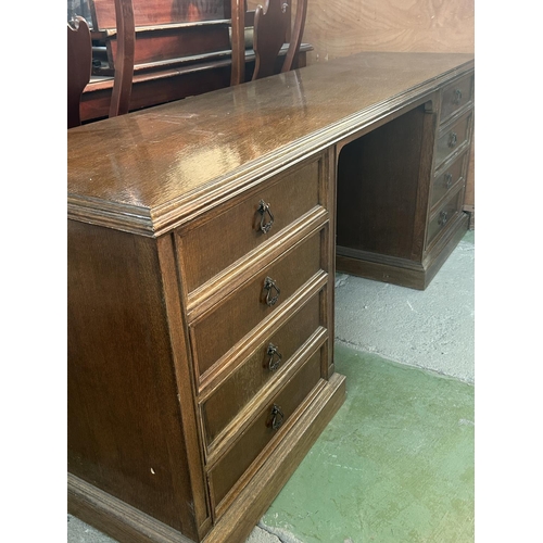 314 - Vintage Solid Oak Classic Kneehole Desk with Multiple Drawers (187 W. x 50 D. x 73cm H.)
