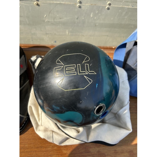 342 - Roto Grip Bowling Ball Together with Pair of Bowling Shoes Size 45 in Brunswick Gear Bag