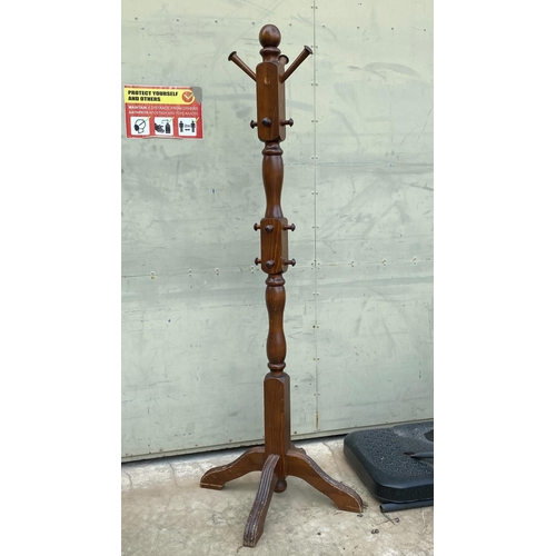 400 - Vintage Style Solid Wood Coat Stand/Hat Rack/Hall Tree (A/F - x1 Hook Missing from Top Section as Ph... 