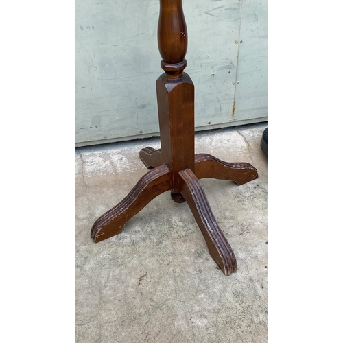 400 - Vintage Style Solid Wood Coat Stand/Hat Rack/Hall Tree (A/F - x1 Hook Missing from Top Section as Ph... 