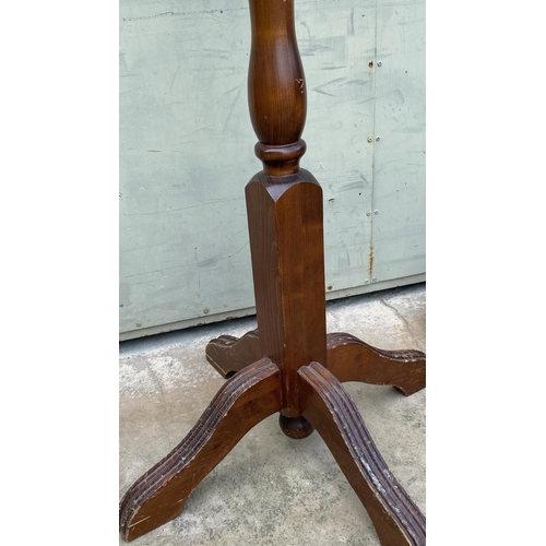 400 - Vintage Style Solid Wood Coat Stand/Hat Rack/Hall Tree (A/F - x1 Hook Missing from Top Section as Ph... 