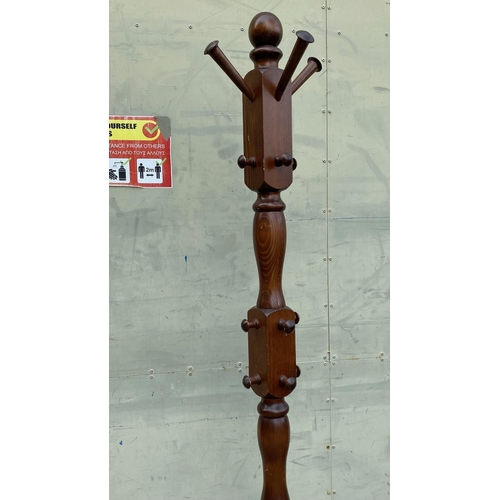 400 - Vintage Style Solid Wood Coat Stand/Hat Rack/Hall Tree (A/F - x1 Hook Missing from Top Section as Ph... 