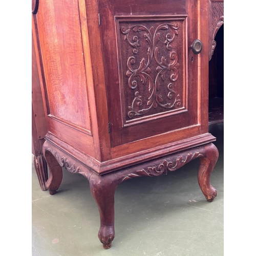 150 - Beautiful Antique Victorian Style Sideboard/Chiffonier with Large Central Mirror, Wood Carvings, Upp... 