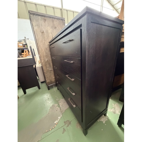 35 - Drexel Heritage USA Dark Finish Dresser/Chest of 5 Drawers (117 W. x 50 D. x 125cm H.) - Code AM7152... 