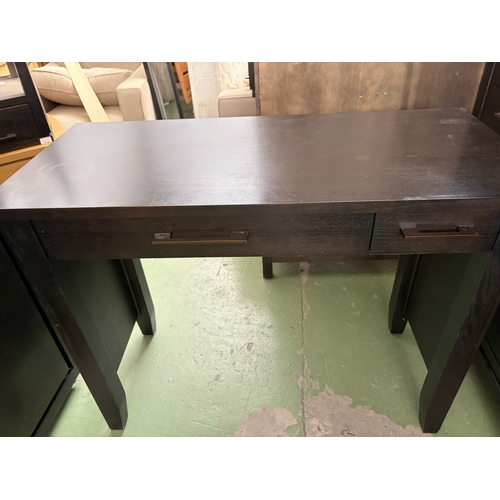 37 - Drexel Heritage USA Compact Desk with Keyboard Tray in Dark Finish (102 W. x 46 D. x 79cm H.) - Code... 