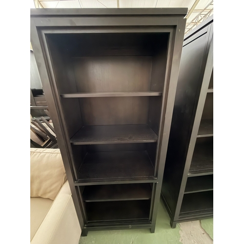 41 - American Drexel Heritage Dark Wood Tall 5-Shelve Bookcase   (76 W. x 40 D. x 184cm H.) - Code AM7154... 