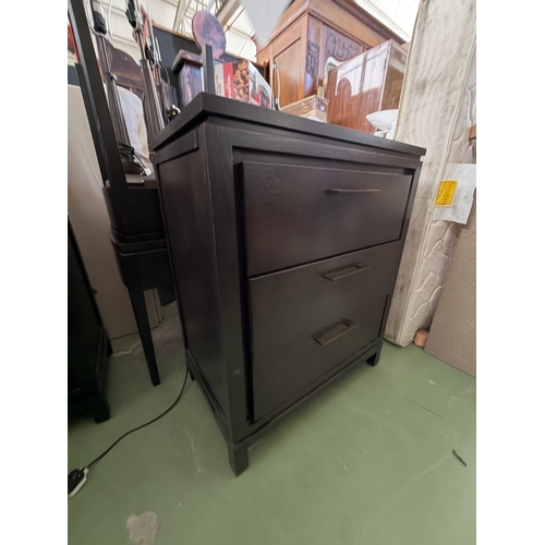 43 - American Drexel Heritage Dark Wood Dresser/Chest of 3 Drawers (76 W. x 46 D. x 92cm H.) - Code AM715... 