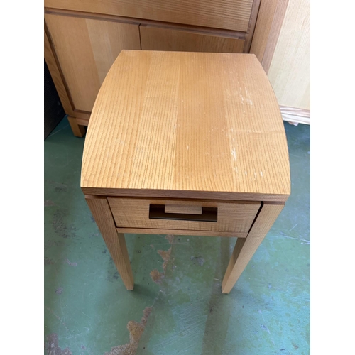 20 - Drexel Heritage USA Wooden Light Blonde End Table/Night Stand with a Drawer - Code AM7164W