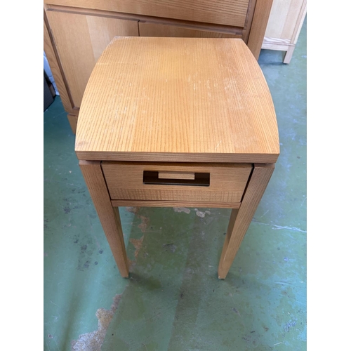22 - Drexel Heritage USA Wooden Light Blonde End Table/Night Stand with a Drawer - Code AM7164S