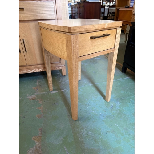 23 - Drexel Heritage USA Wooden Light Blonde End Table/Night Stand with a Drawer - Code AM7164N
