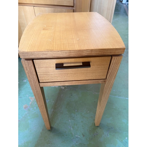 23 - Drexel Heritage USA Wooden Light Blonde End Table/Night Stand with a Drawer - Code AM7164N