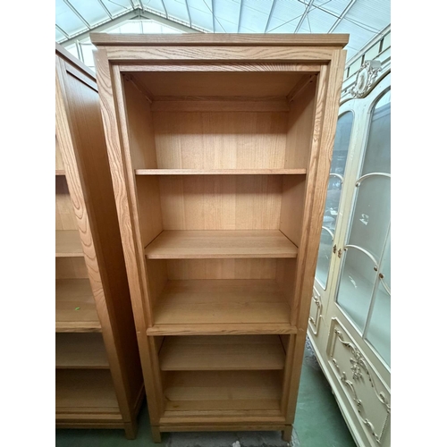26 - Thomasville Furniture USA Contemporary Collection Light Blonde Finish 5-Shelve Bookcase (76 W. x 40 ... 