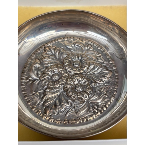 11 - Small Embossed Silver 830 Decorative Dish (28gr - 9cm Diameter)