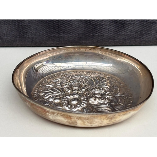 11 - Small Embossed Silver 830 Decorative Dish (28gr - 9cm Diameter)