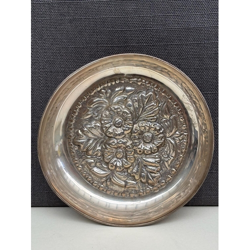 11 - Small Embossed Silver 830 Decorative Dish (28gr - 9cm Diameter)