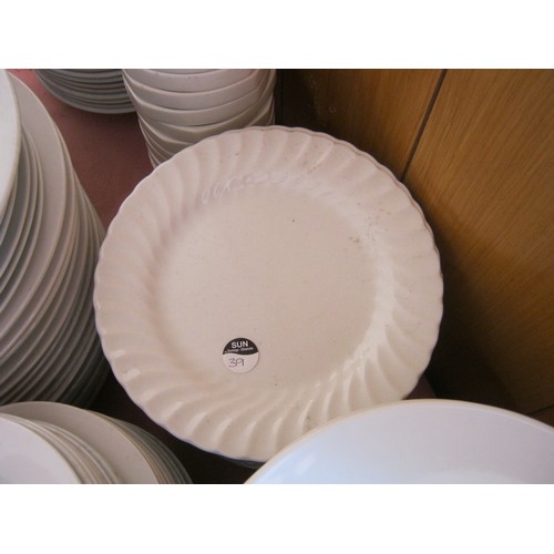 40 - 26 White Patterned Sandwich Plates