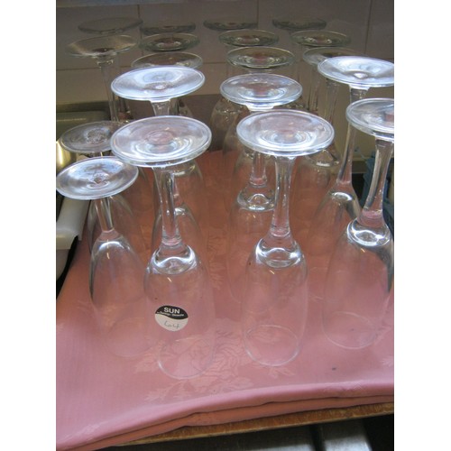 54 - 19 Champagne Flutes