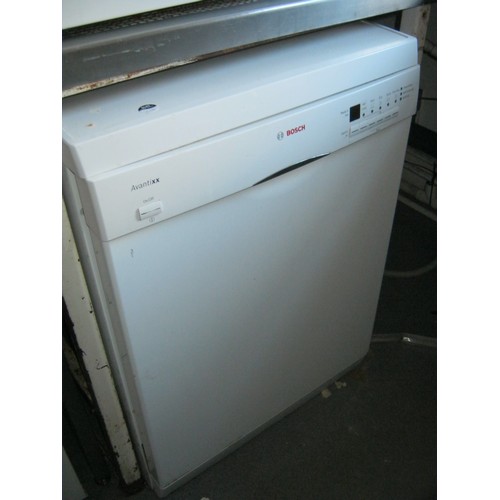 205 - A Bosch 600 Dishwasher in White