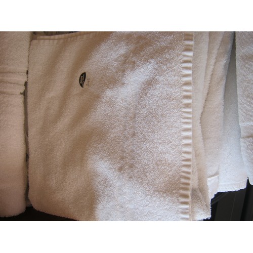 239 - 10 Hotel Quality White Cotton Hand Towels
