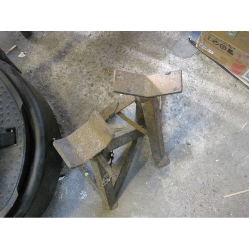 11 - x2 motorbike panniers and x2 bike stands