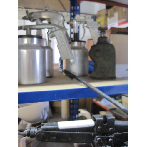 13 - A box of vintage spray guns and a pair of jacks, one a vintage bottle jack