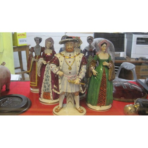 64 - A Sitzendorf 7 figure set of Henry VIII and his Six Wives in excellent condition