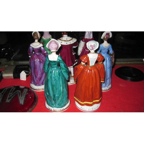 64 - A Sitzendorf 7 figure set of Henry VIII and his Six Wives in excellent condition