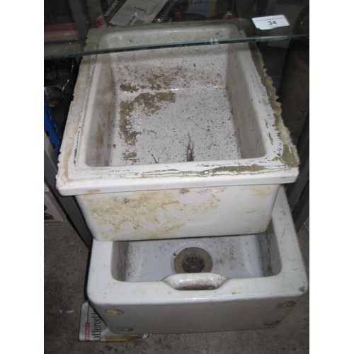 252 - A pair of Butler Sinks