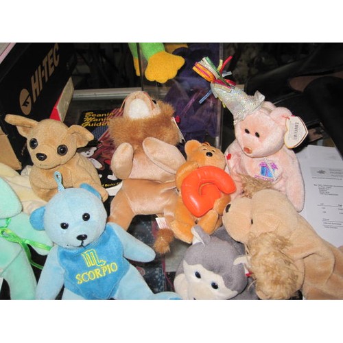 296 - A bag of 'Beanie Babies' plus a 'Beanie Mania' Guidebook