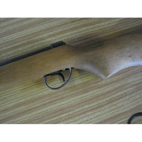 177 - A vintage BSA Meteor air rifle in good cosmetic condition and full working order