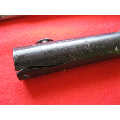 172 - A WW2-era 'Pig-sticker' spike bayonet for a Lee Enfield service rifle, in composite scabbard (slight... 