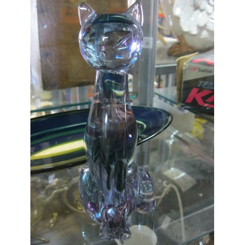 220 - An art glass lilac cat, signed to base (difficult to read, possibly Jeannette L)