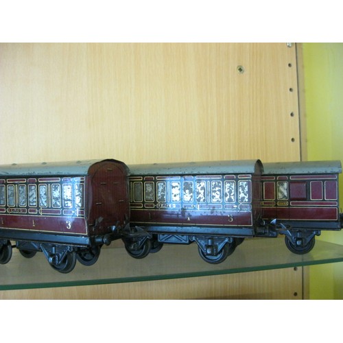 271 - A Hornby 0-4-0 LMS Clockwork O Gauge Engine with Tender and 3 Coaches, coupling rods removed but pre... 