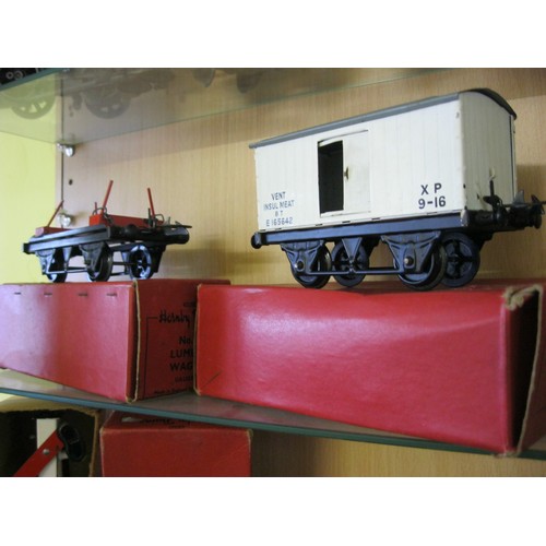 275 - A series of boxed Hornby O Gauge wagons as follows: 
42185 No1 Lumber Wagon, wagon immaculate, box v... 