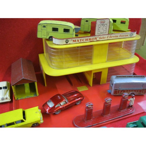 310 - A vintage Matchbox garage and an assortment of vintage Matchbox and Lesney toy cars (approx 30) in m... 