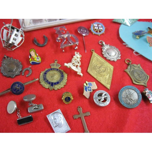 246 - A job lot of various badges including silver and enamel, various subjects: military, advertising, et... 