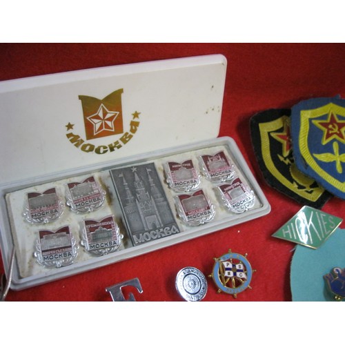 246 - A job lot of various badges including silver and enamel, various subjects: military, advertising, et... 